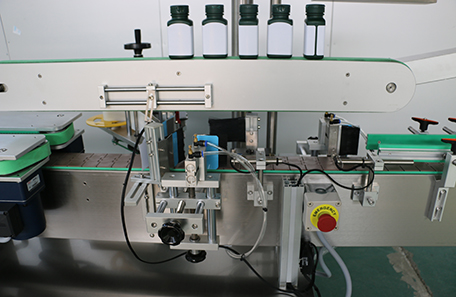 方瓶多面贴标机