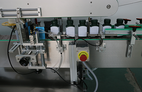 油瓶多侧面贴标机