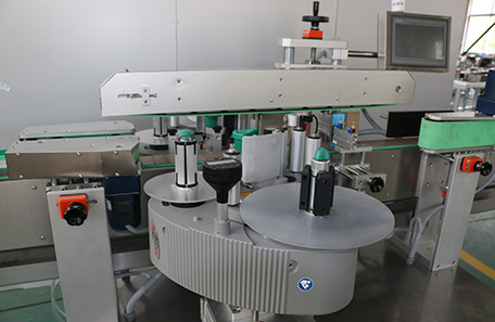 水瓶双面贴标机