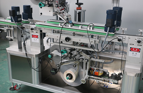 婴儿尿布上下面贴标机