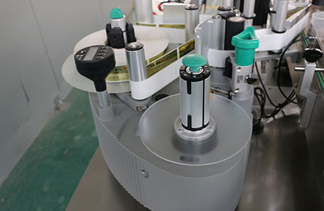 不规则瓶型定位贴标机