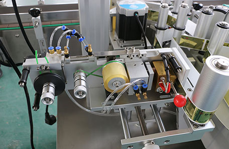 不规则瓶型定位贴标机