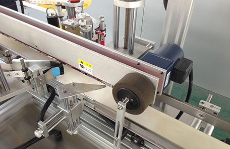 顶部双封口贴标机