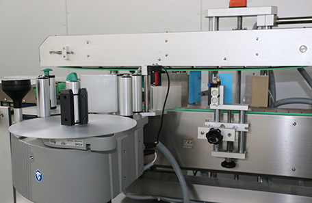 PET瓶双面贴标机