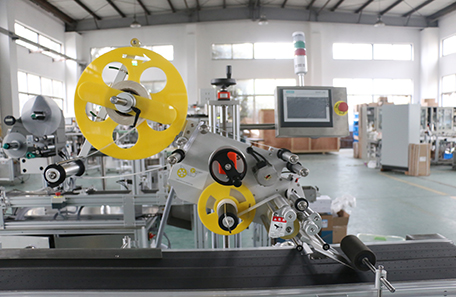 吸附式上料分页贴标机