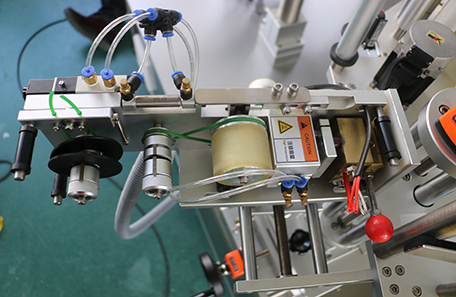 双面兼圆瓶贴标机