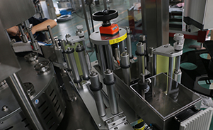 全自动回转式数控不干胶贴标机-XTHZ-720S型