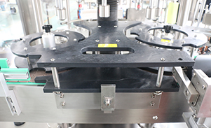 全自动回转式数控不干胶贴标机-XTHZ-720S型