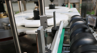 不干胶贴标机遇到翘标现象怎么办?