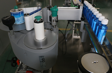 立式圆瓶滴管贴标机