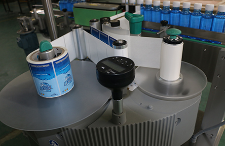 洗手液立式圆瓶贴标机