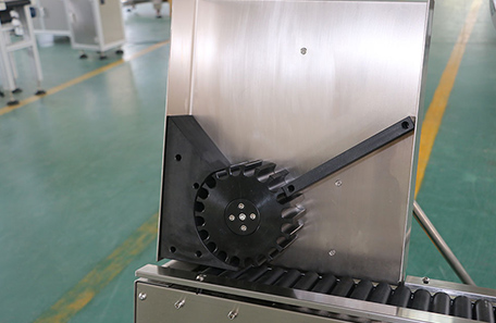 卧式小瓶贴标机