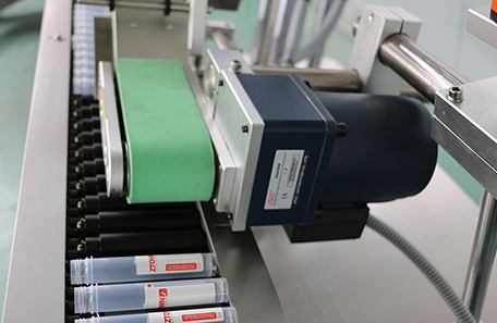 真空管卧式贴标机