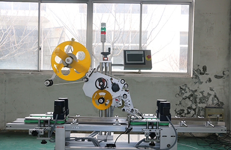 平面式扁瓶滴眼液贴标机