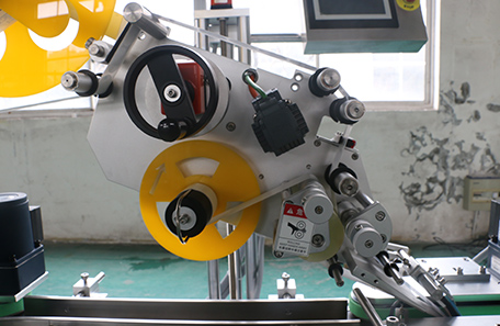 平面式扁瓶滴眼液贴标机