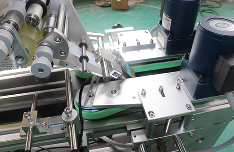 针剂顶部贴标机