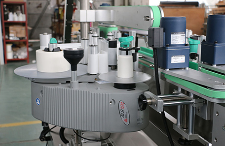 矿泉水双面贴标机