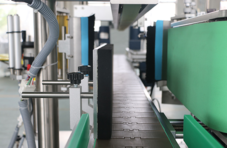 扁瓶不干胶双面贴标机