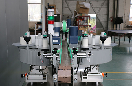 蜂蜜瓶双面贴标机