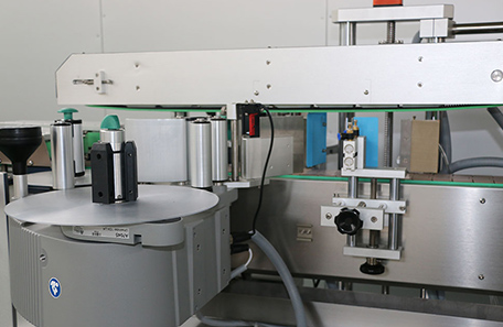 橄榄油双面贴标机