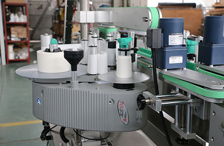 橄榄油双面贴标机