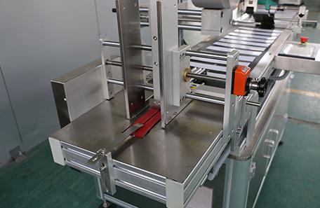 吊牌分页贴标机