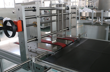 卡类分页贴标机