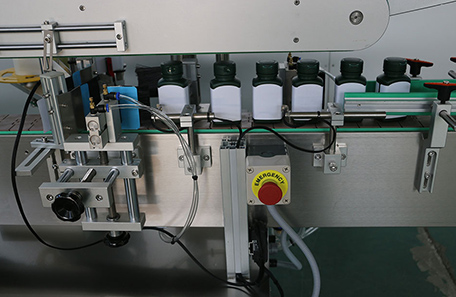 方扁瓶多面贴标机