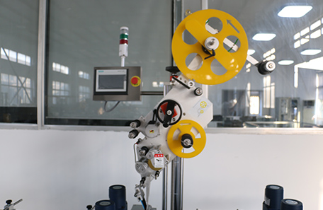 纸盒平面转角贴标机