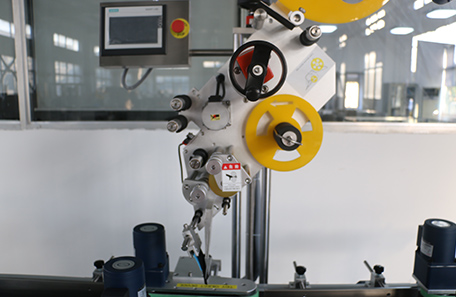 纸盒平面转角贴标机