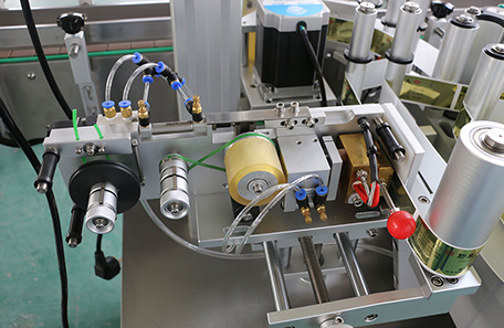 玻璃瓶定点定位贴标机