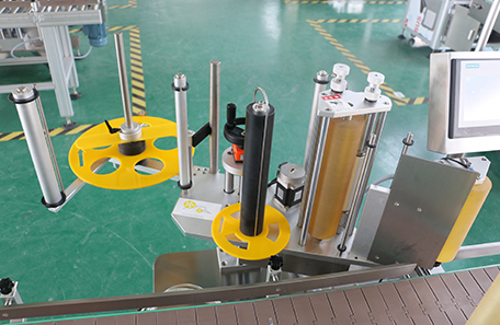 圆瓶定点定位贴标机