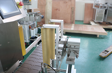 圆瓶定点定位贴标机