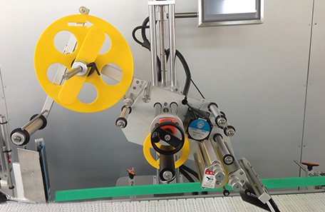 盒子平面兼侧面贴标机