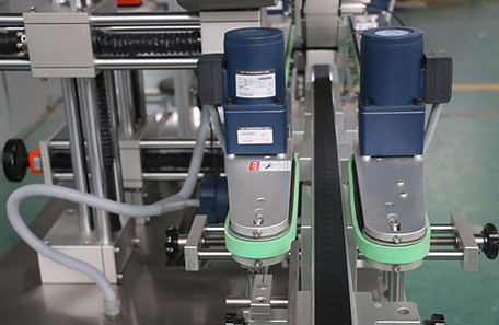 果脯盒上下面贴标机