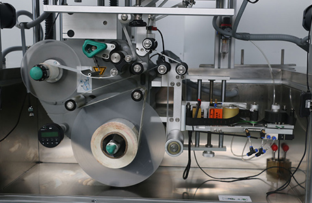 果脯盒上下面贴标机