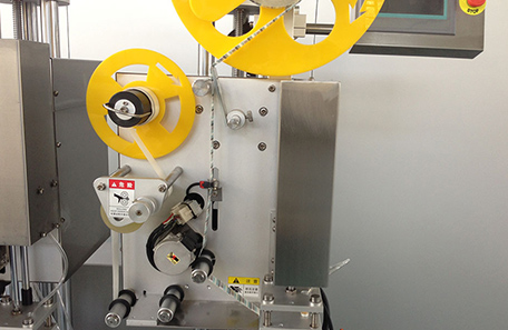 纸箱顶部在线打印贴标