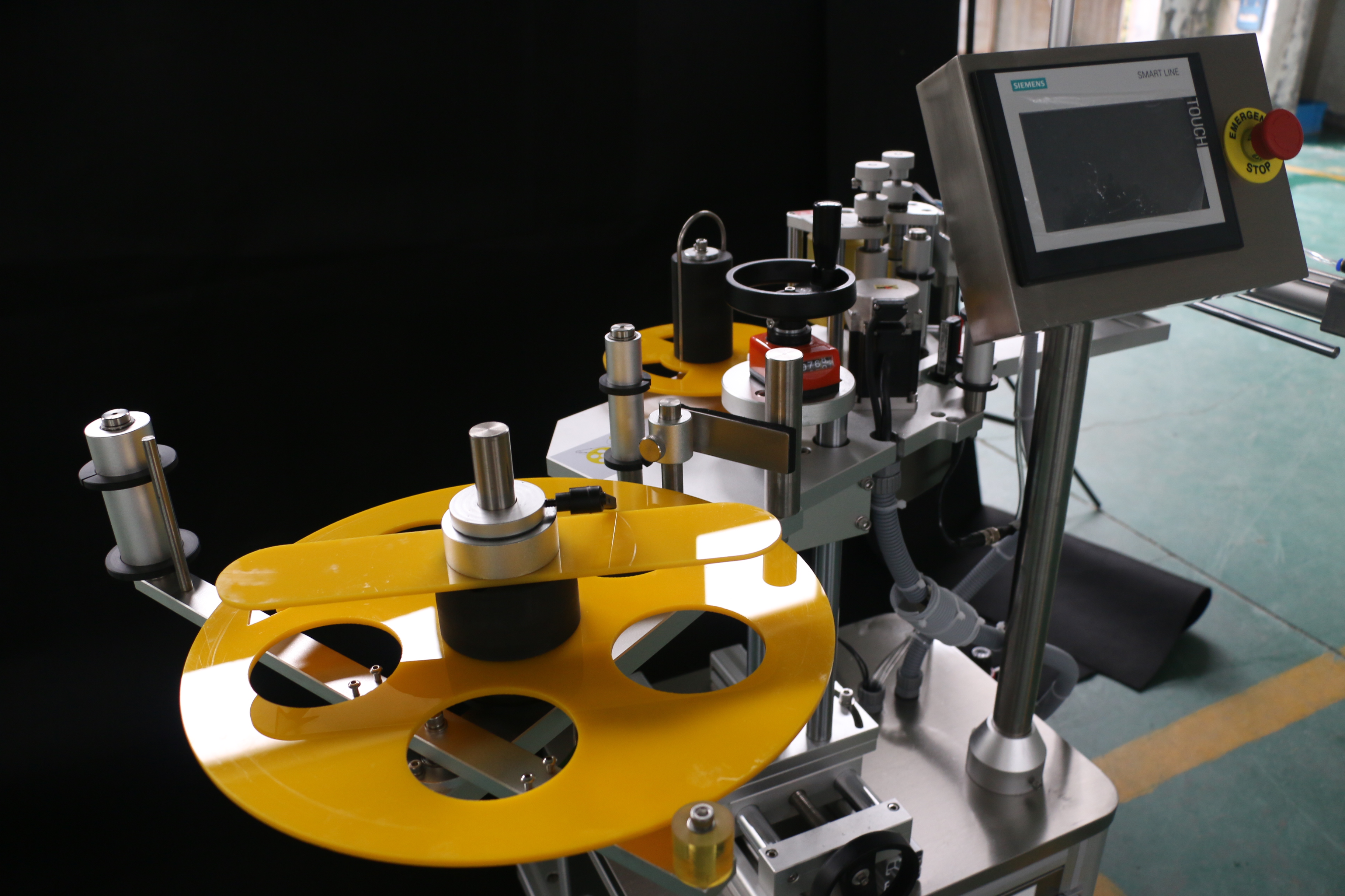 箱子平侧面不干胶贴标机