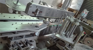 全自动贴标机厂家如今都开始选择高科技生产