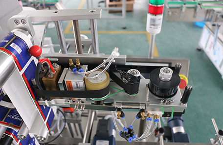 斜卧式香肠贴标机