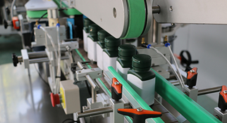 方瓶贴标机是什么，对饮料行业起到了什么作用？