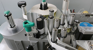 定位贴标机是怎么工作的？