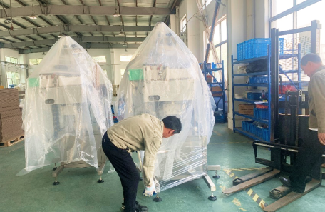 上海嘉定某知名物流企业订购贴标机