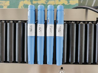 6月10日斜卧式贴标机发货加拿大