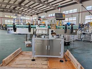 2025.7.2哥斯达黎加圆瓶单标定点不干胶贴标机1台