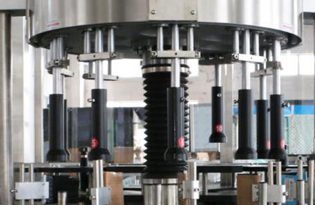 回转式自动贴标机