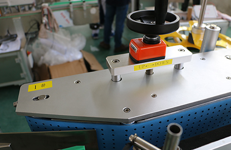 全自动圆瓶贴标机